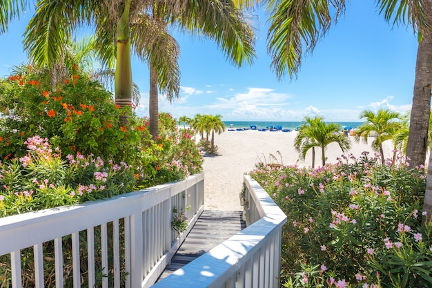 Paseo marítimo en la playa de St Pete, Florida, EE.UU.