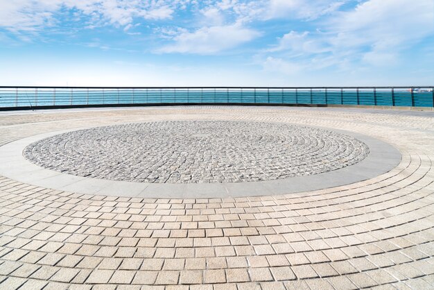 Paseo por la plaza de la playa