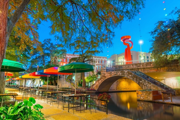 Paseo del río en San Antonio, Texas, EE.UU.