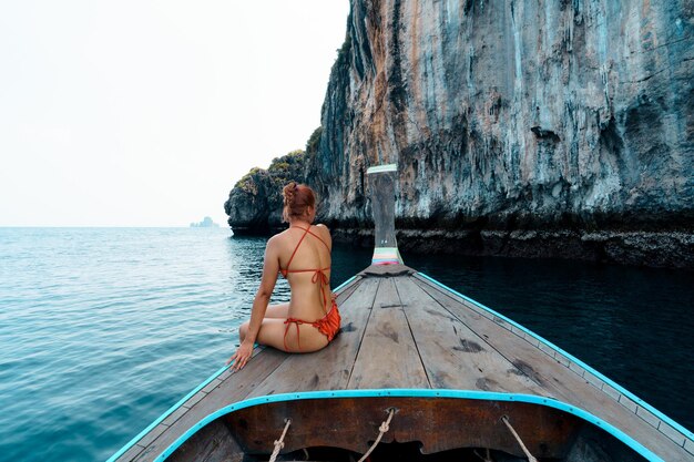 Paseos en barco por mares e islasViajes en un longtail boat