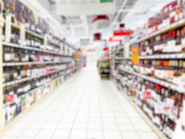 Pasillos borrosos abstractos del supermercado para el fondo foto de archivo