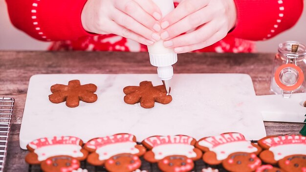 Paso a paso. Decorar galletas de jengibre con glaseado real.