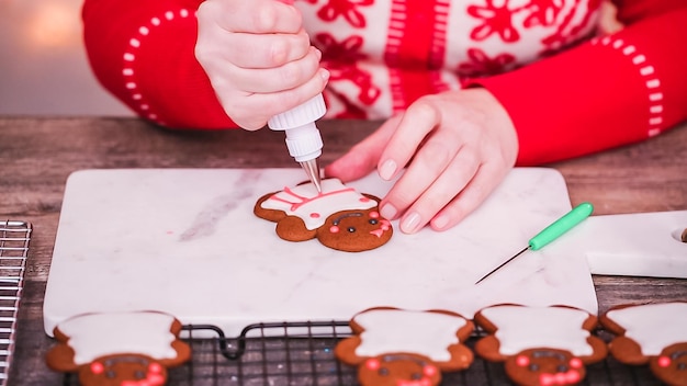 Paso a paso. Decorar galletas de jengibre con glaseado real.