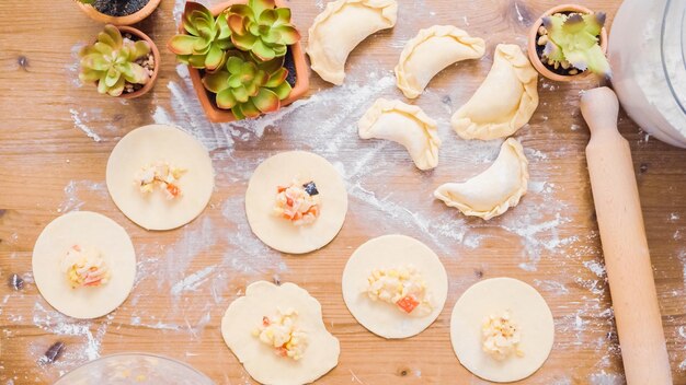 Paso a paso. Elaboración de empanadas caseras con diferentes rellenos.