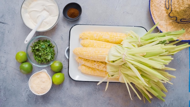 Paso a paso. Hacer maíz mexicano en la mazorca Elote.