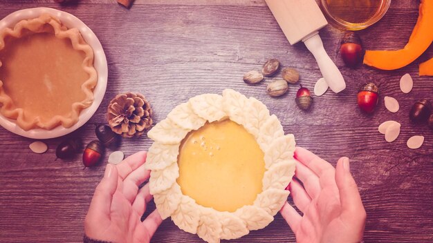 Paso a paso. Hornear pastel de calabaza casero para la cena de Acción de Gracias.