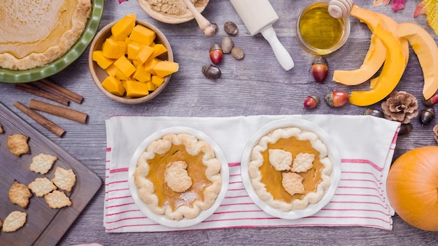 Paso a paso. Hornear pastel de calabaza casero para la cena de Acción de Gracias.