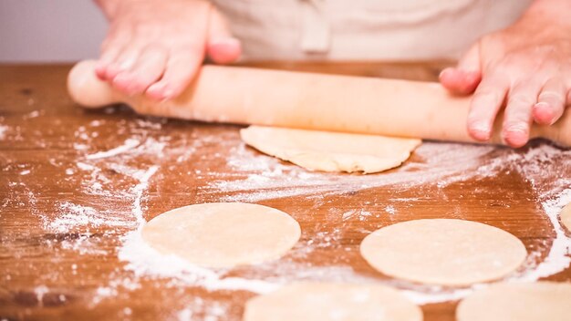 Paso a paso. Masa rodante para empanadas caseras.