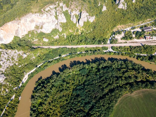 Paso del río Iskar cerca del pueblo de Karlukovo, Bulgaria