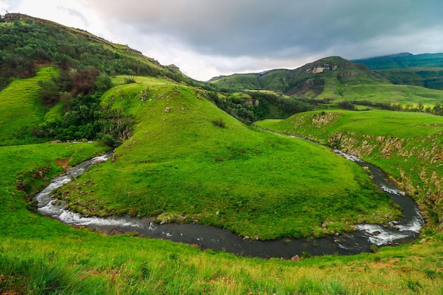 Paso Sani en los campos de montaña en Drakensberg, Sudáfrica