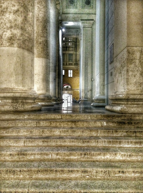 Foto pasos en la entrada de la iglesia de sant antonio nuovo
