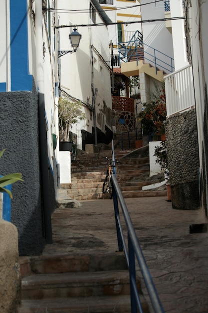 Foto pasos en medio de los edificios