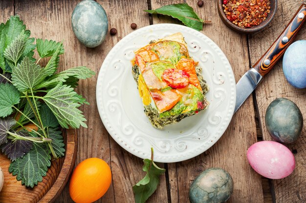 Pasqualina Pastel de Pascua italiano con espinacas y huevo.