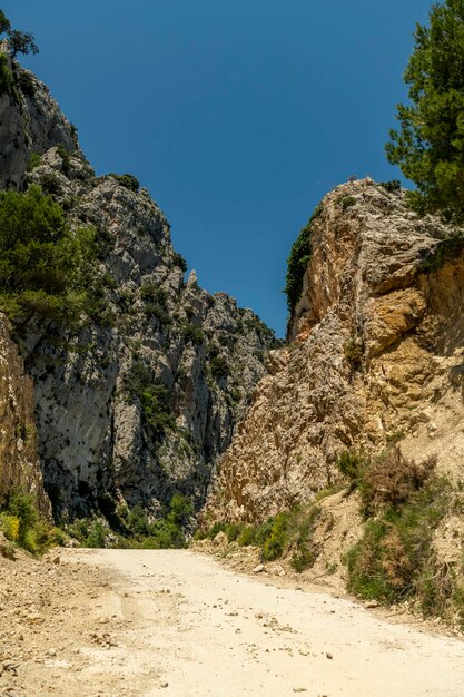 Pass del Comptador pequeño camino de montaña de grava utilizado por ciclistas Costa Blanca Alicante España