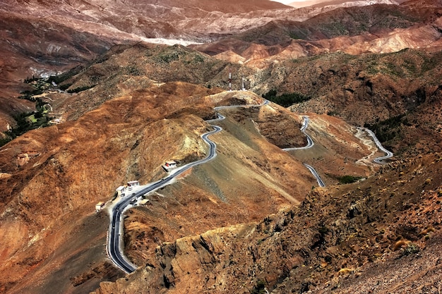 Passagem de montanha nas montanhas do Alto Atlas em Marrocos Vista de cima