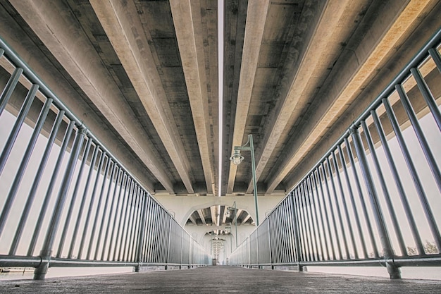 Passagem debaixo da ponte