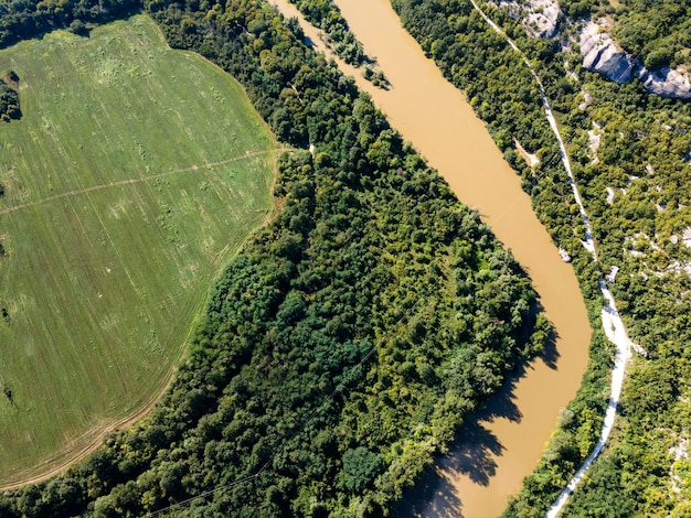 Passagem do rio Iskar perto da aldeia de Karlukovo, Bulgária