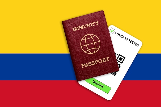 Passaporte de imunidade para viagens e resultado do teste para COVID na bandeira da Colômbia