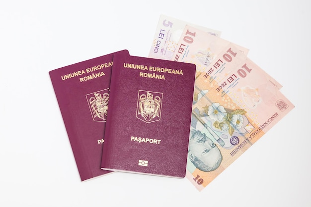 Passaporte romeno da UE em um fundo branco