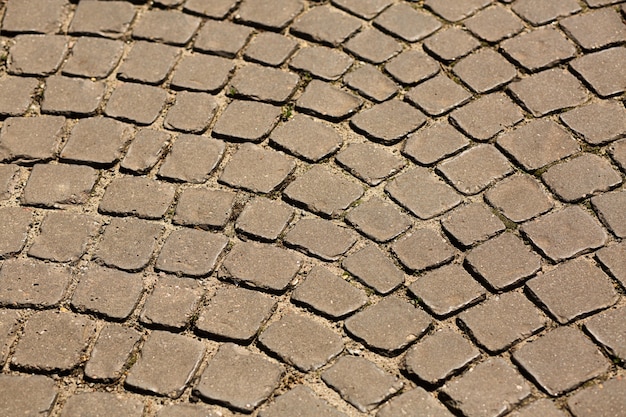 Passarela antiga pavimentada com pedras de granito. Foto de close