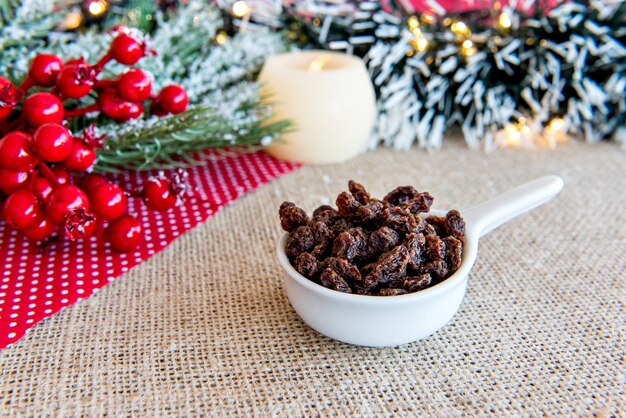 Passas em uma mesa de Natal.