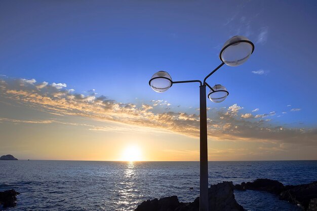 Passeio marítimo de México Mazatlán El Malecon com mirantes oceânicos e paisagens cênicas