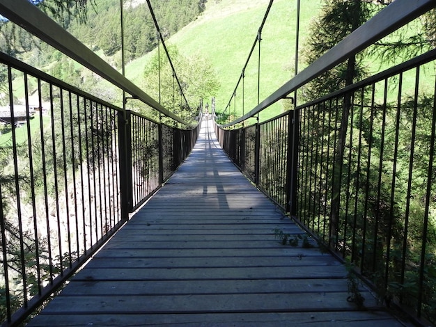 Foto passeio marítimo que leva à ponte