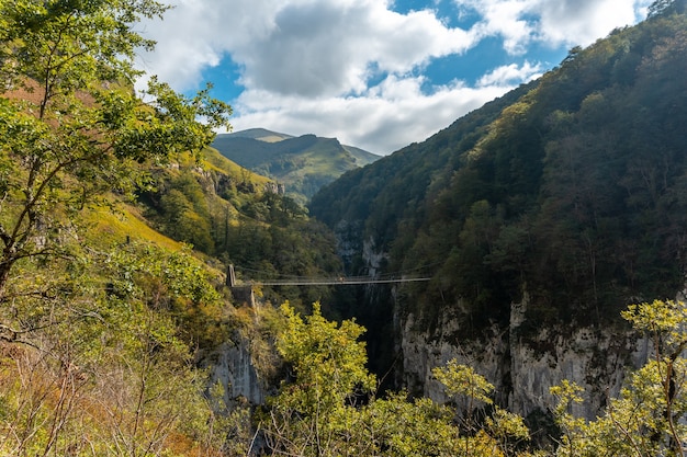 Passerelle de Holtzarte, Larrau. Na floresta ou selva de Irati, ao norte de Navarra na Espanha e nos Pirineus Atlânticos da França