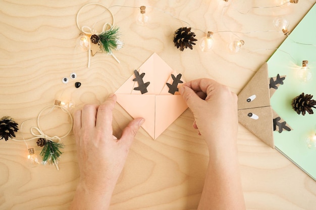 Passo 9 origami Instruções de fotos passo a passo como fazer um marcador em forma de cervo sem papel com suas próprias mãos Artesanato simples com crianças