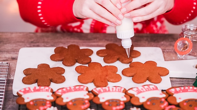 Passo a passo. Decorando biscoitos de gengibre com glacê real.