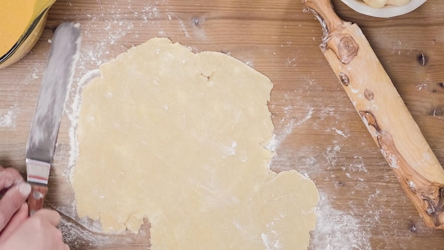 Passo a passo. Fazendo a crosta da torta do zero para assar a torta de abóbora.