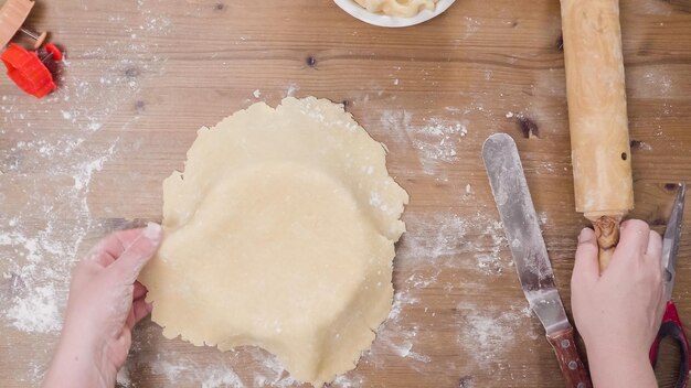 Passo a passo. Fazendo a crosta da torta do zero para assar a torta de abóbora.