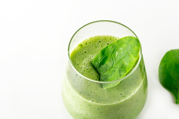 Passo a passo receita de smoothie verde