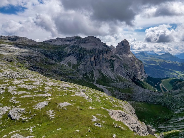 Passo de Puez Vista aérea das Dolomitas Alpes perto de Alta Badia TrentinoAltoAdige região Itália Estação de verão
