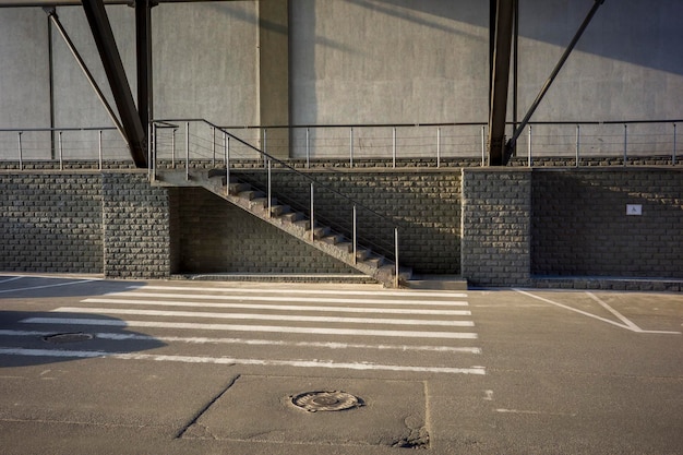 Foto passos na rua na entrada um elemento de arquitetura