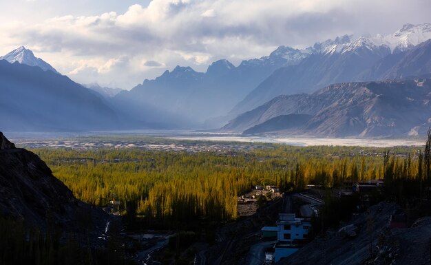 Foto passu é uma pequena vila localizada no vale superior de hunza, gojal, no norte do paquistão.