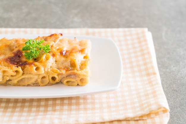 Foto pasta al horno penne con queso y jamón