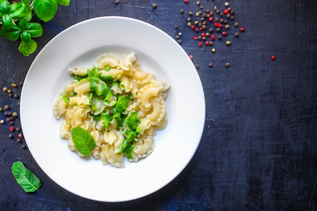 pasta al pesto con salsa verde