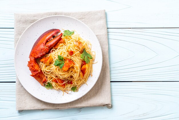 Pasta all&#39;astice o Espaguetis De Langosta