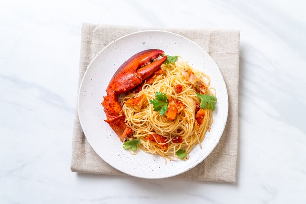 Pasta all'astice o langosta spaghetti