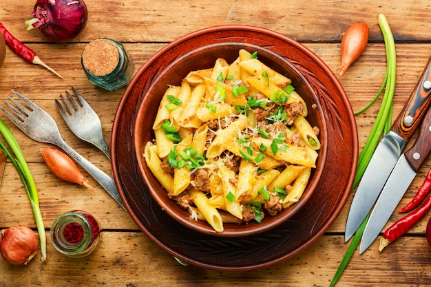 Pasta apetitosa con carne picada