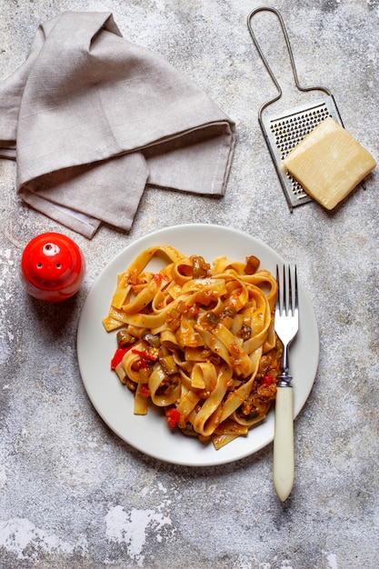 Pasta con berenjenas y tomates