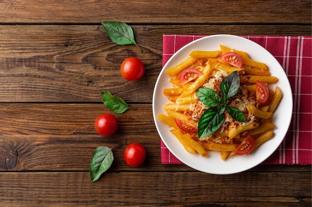 Foto pasta boloñesa con salsa de tomate y carne picada