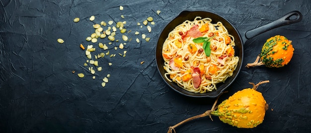 Pasta con calabaza y tocino