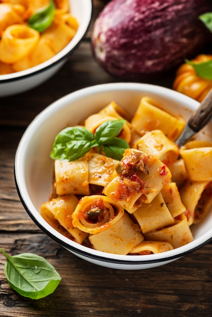 Pasta Calamarata mit vegetarischer Sauce