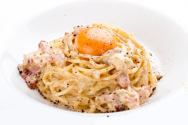 Pasta carbonara con tocino