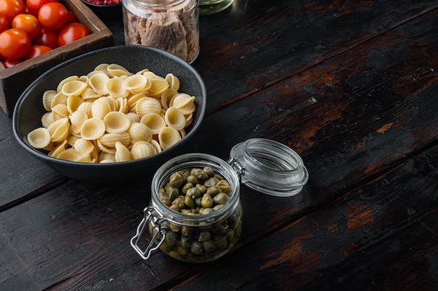 Pasta Carlofortina con ingredientes de atún