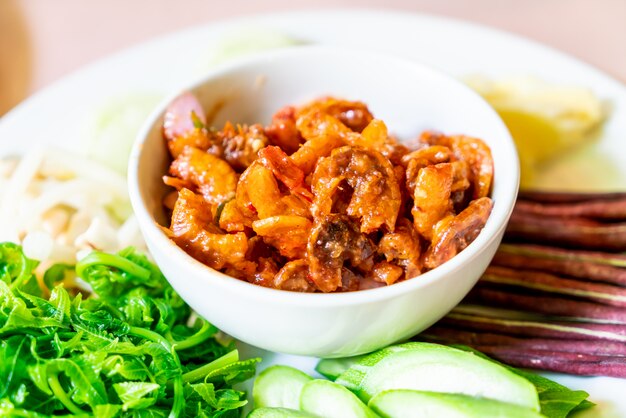 Pasta de Chile con Camarones y Verduras Frescas