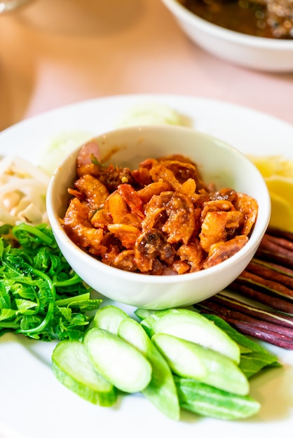 Pasta de Chile con Camarones y Verduras Frescas