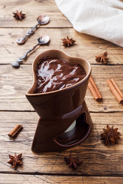 Pasta de chocolate con canela y anís.